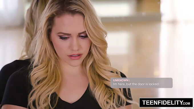 Pantat besar Mia Malkova menyelamatkan hari dalam adegan cumshot hardcore ini