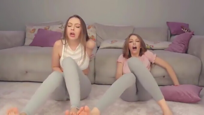 Hermanas gemelas llegan juntas a un orgasmo intenso en video de 60fps