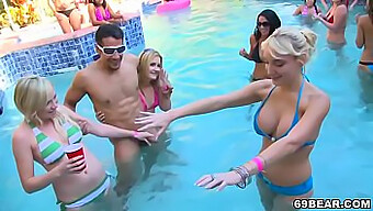 Heiße Poolparty mit Stripper und Blowjob-Action