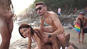 Divja javna eskapada Bianca Dantas na prepolni plaži